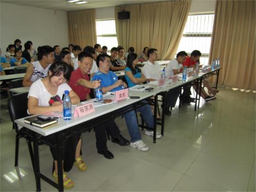 Bwin体育2013年度“一诺天使”奖学金评选会成功召开(1).JPG