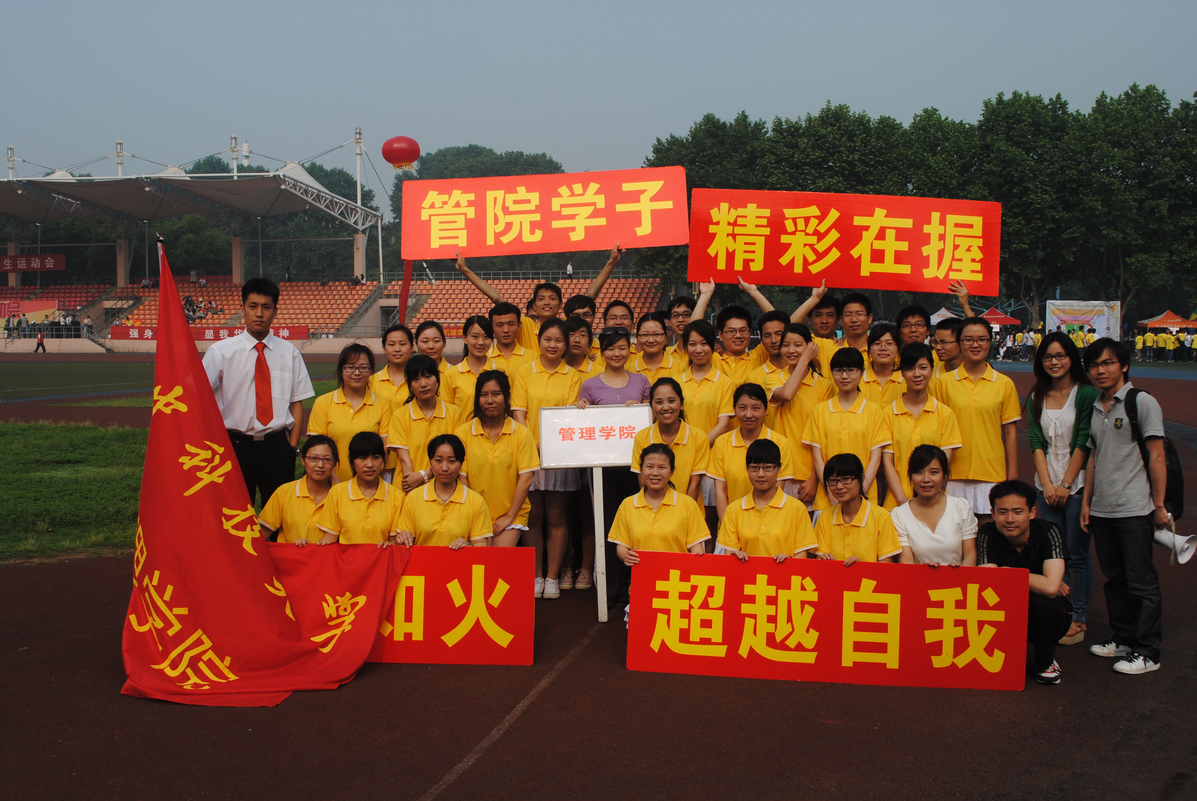 Bwin体育方阵帅哥美女云集.JPG
