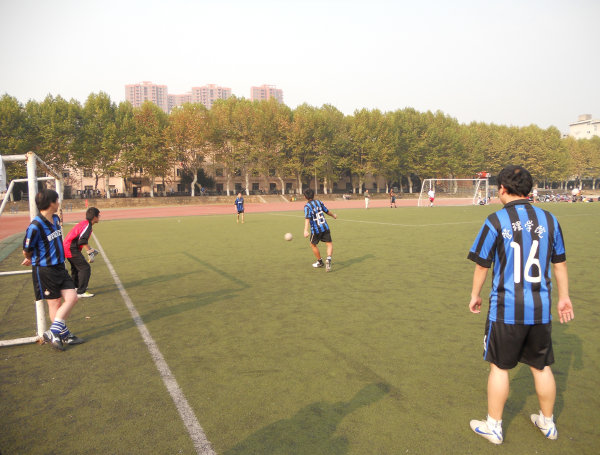 校足球联赛第二场Bwin体育研究生队获胜1.jpg